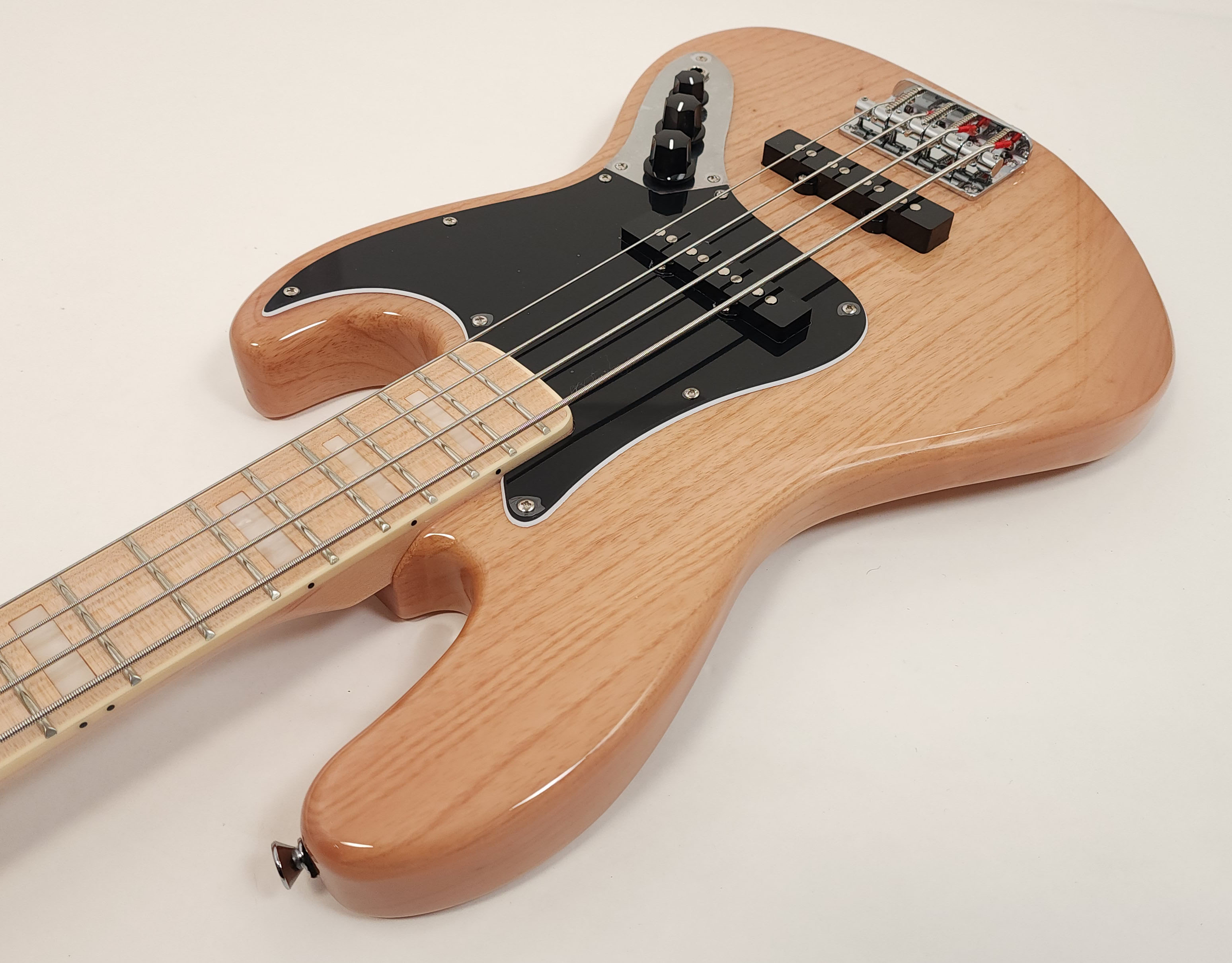 Medium scale clearance jazz bass