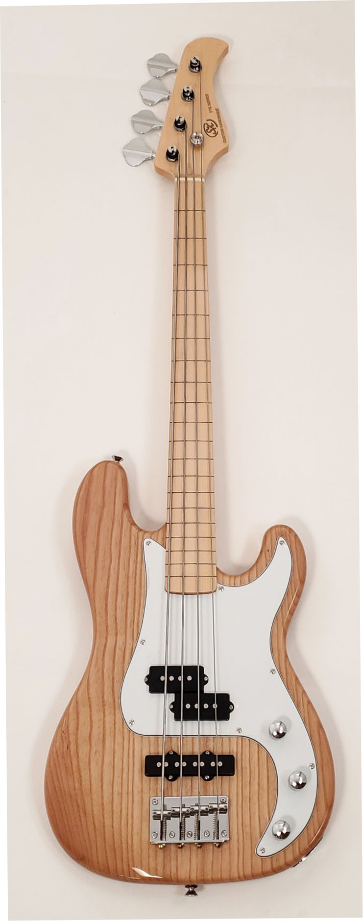 Short scale shop fretless bass guitar